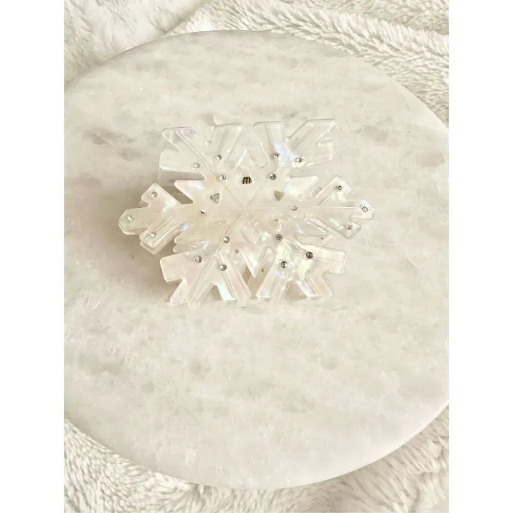 White Iradecent snowflake hair claw with rhinestone ￼